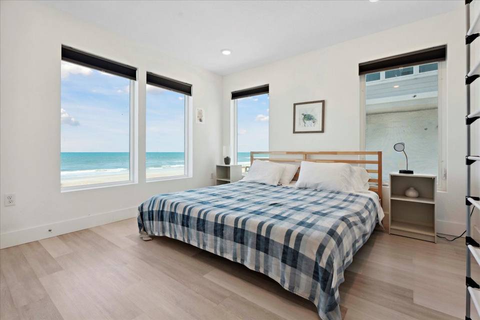 Spacious Oceanfront Bedrooms