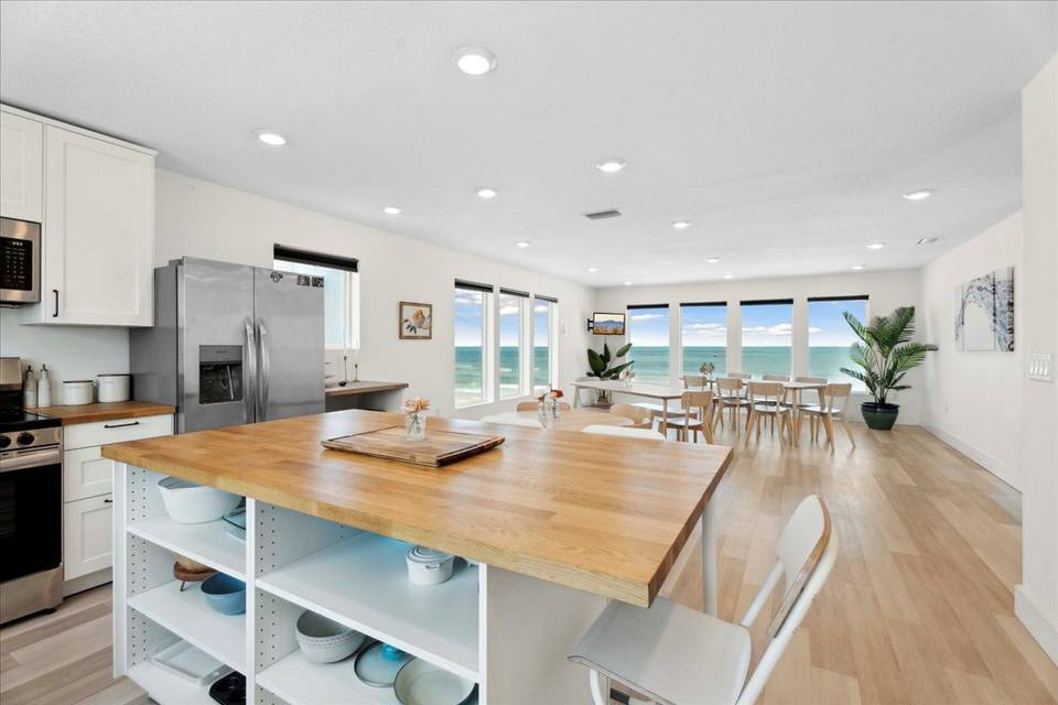 Oceanfront Modern Kitchen