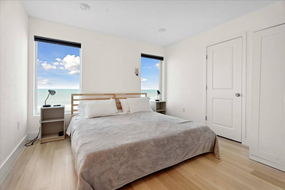 Spacious Beachfront Bedrooms