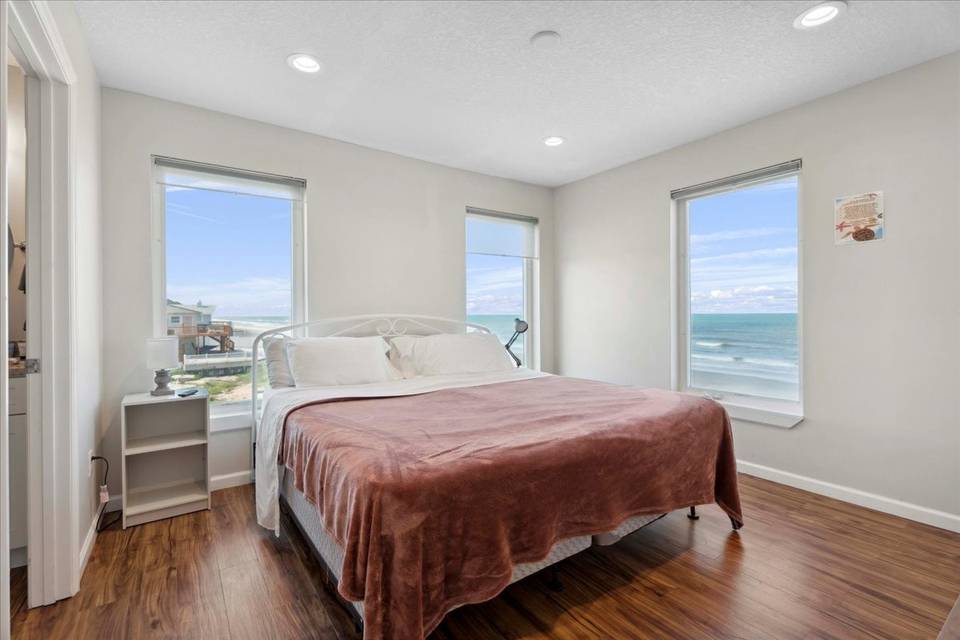 Spacious Oceanfront Bedrooms