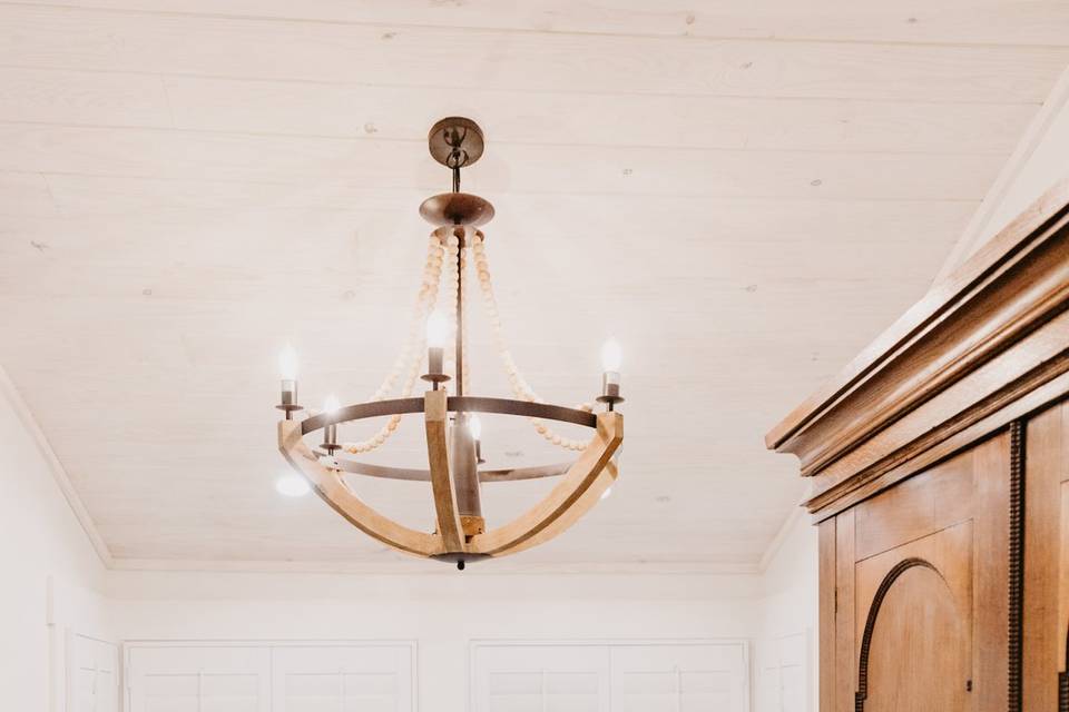 Claw-foot tub in Thistle Styling Suite