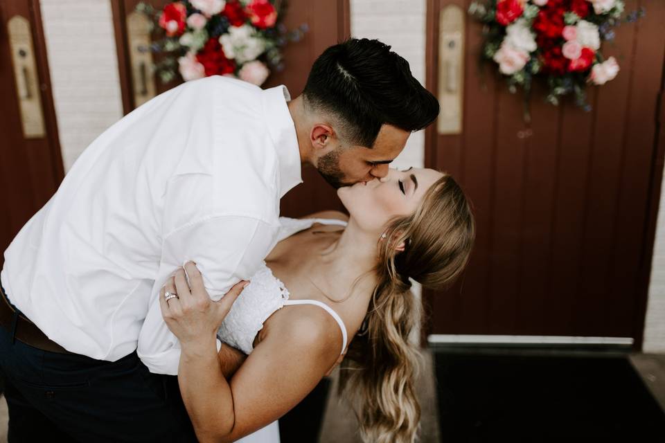 Audrey & Dakota Elopement Kiss