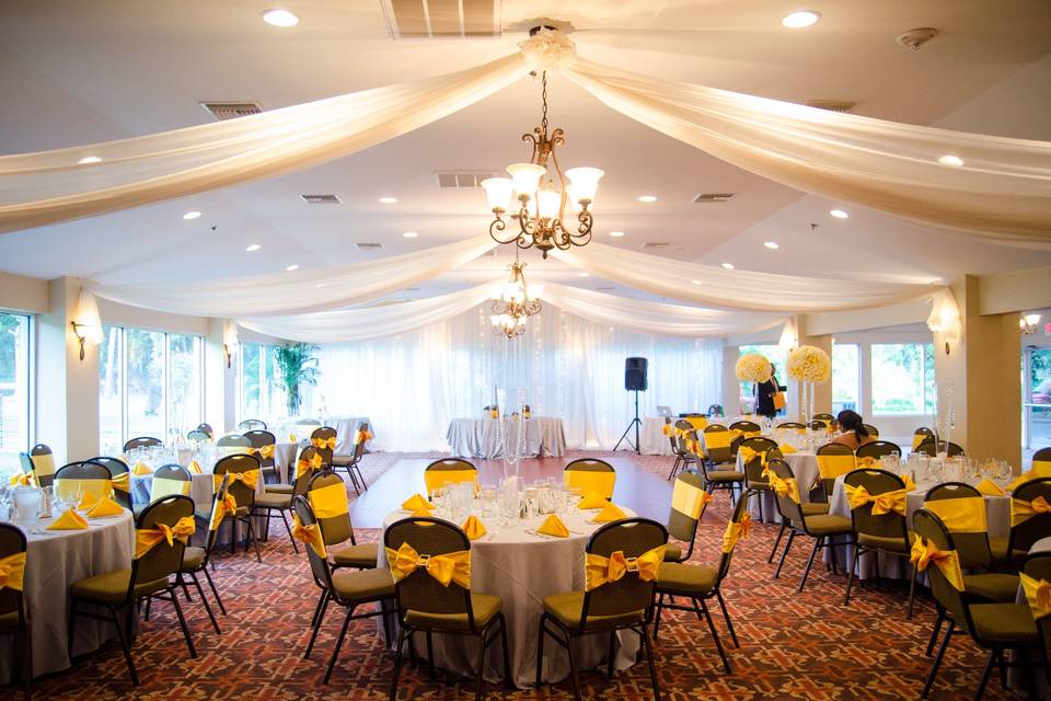 Ballroom prior to rose balls coming in from the ceremony