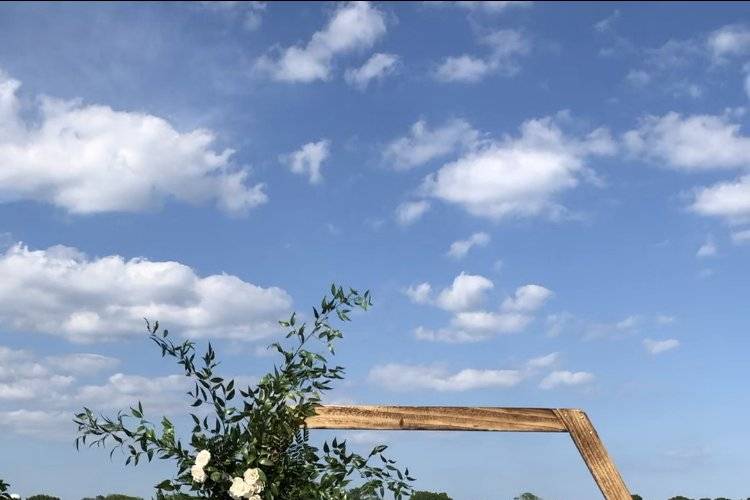 Ceremony arch w floral