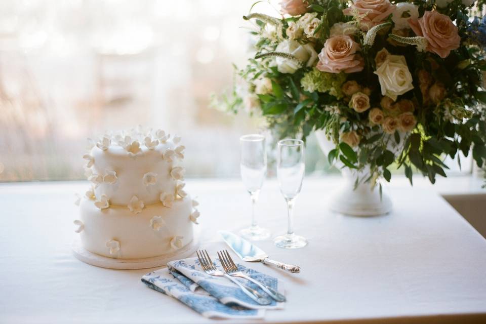 Cutting Cake