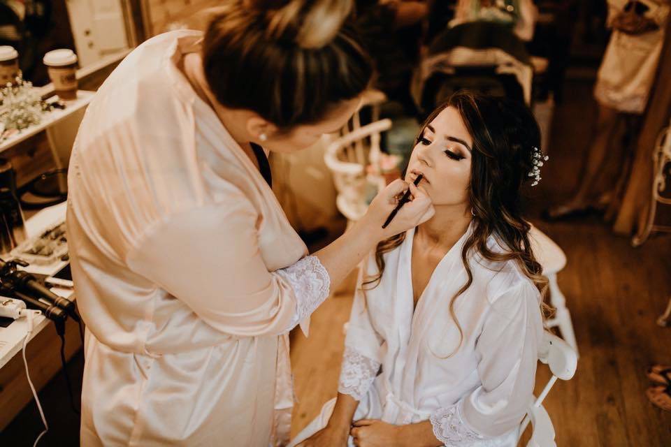 Glamorous wedding makeup