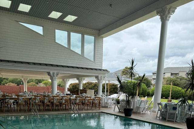 Portico with pool
