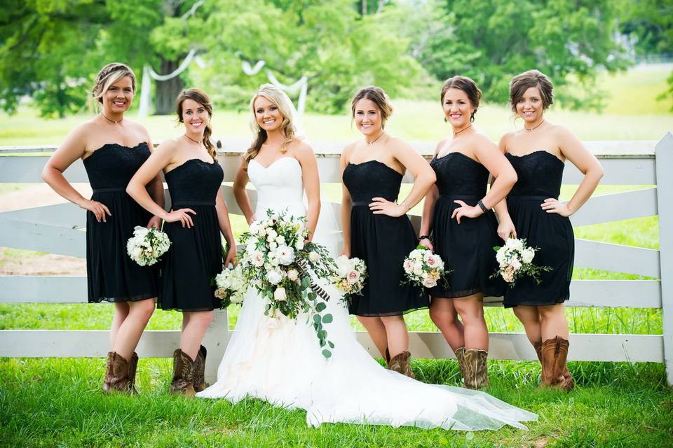Bridesmaids at Magnolia Pines by Beasley Photography Chickamauga Georgia