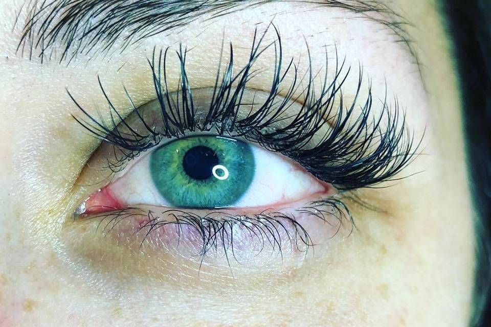 Full lash extensions