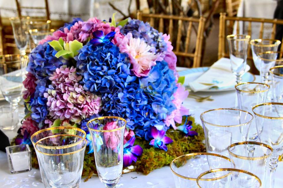 Table setting and centerpiece