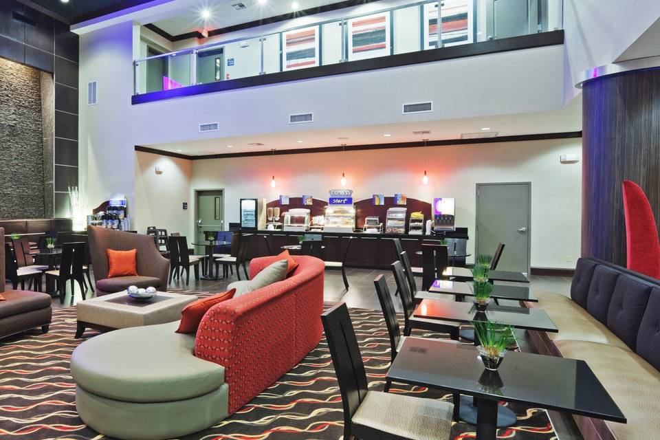 Holiday Inn Express & Suites North Dallas At Preston
