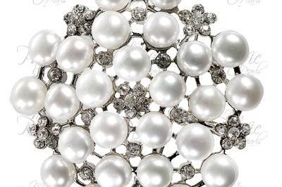 TARA ISLAND COLLECTION - White Pearl Brooch Encrusted with Russian Diamonds