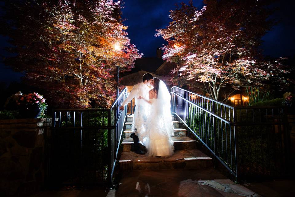 A kiss on the Staircase