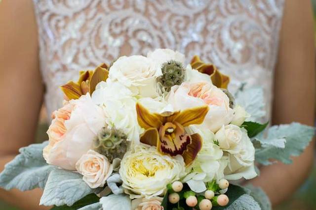 BRIDESMAID BOUQUET
