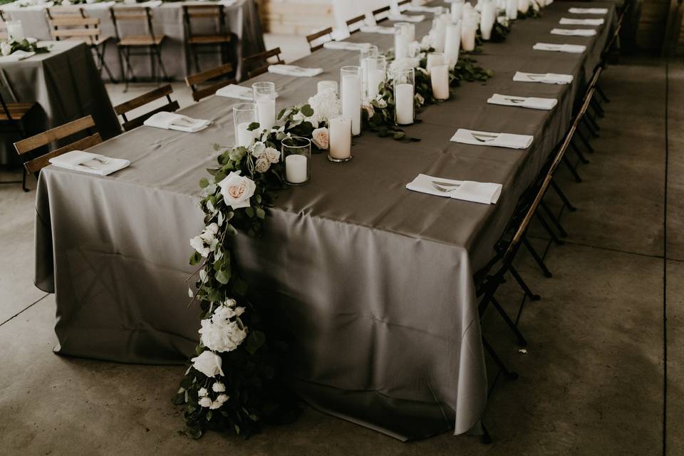 Vines and flowers table decor