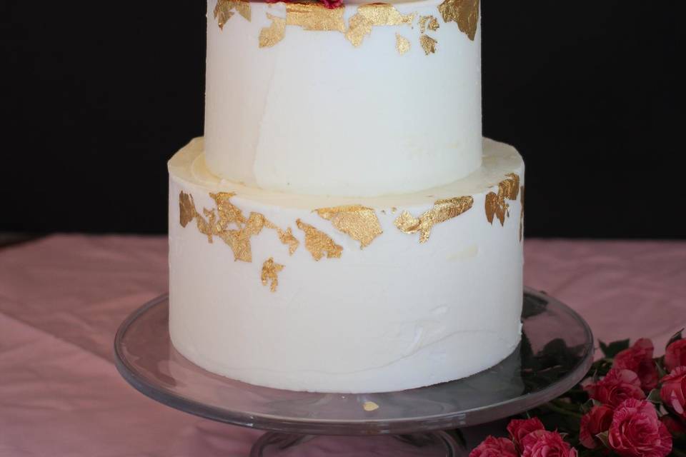 Gold accent small wedding cake