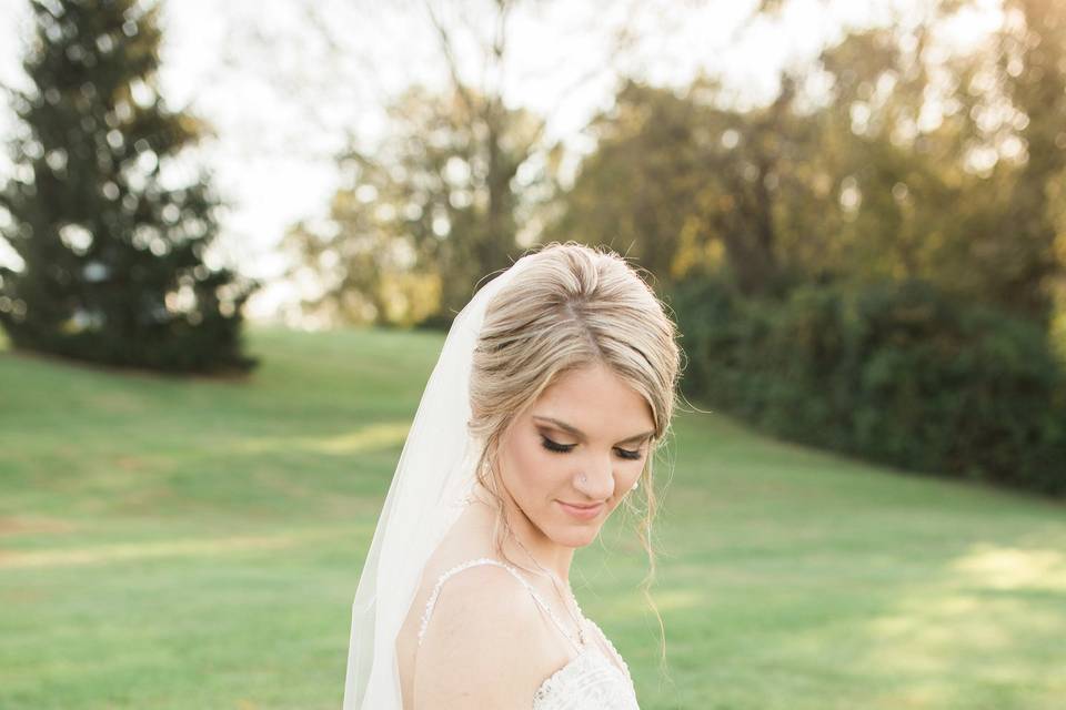 Blonde bridal look