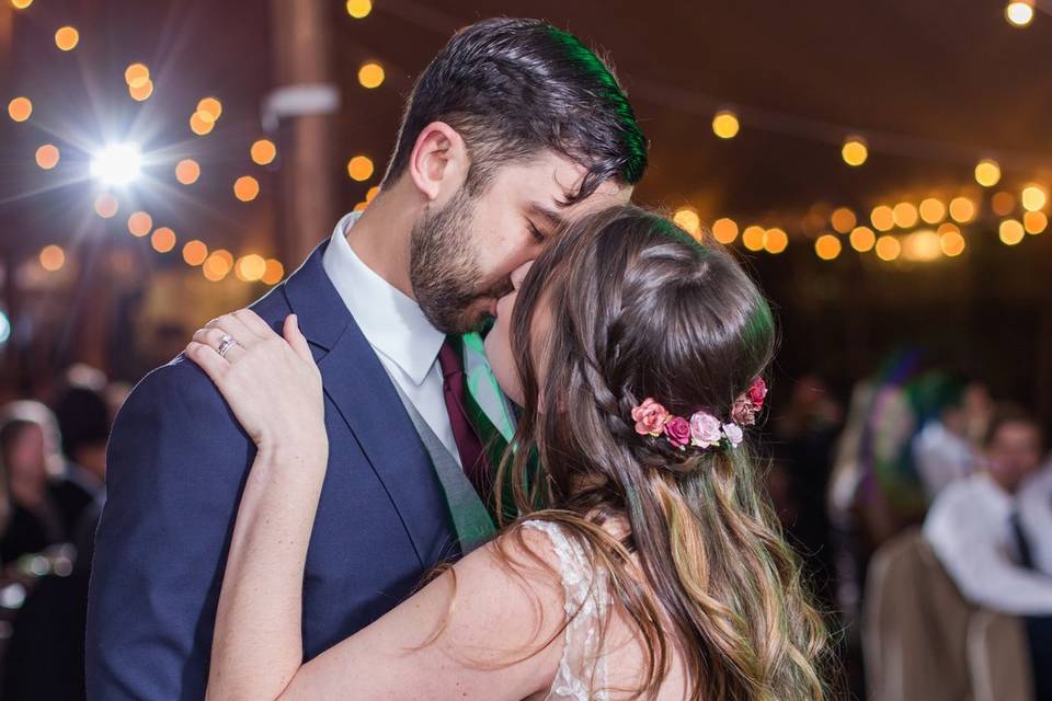 First dance kiss :)