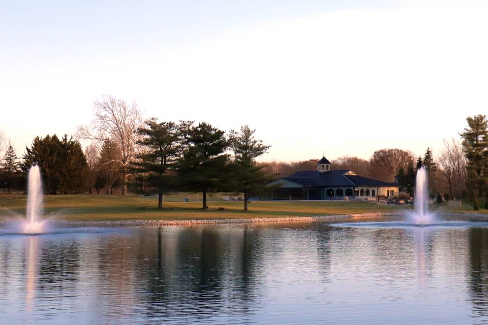 Lake w/ Fountain Features