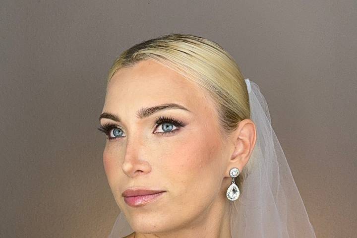 Soft makeup for the bride