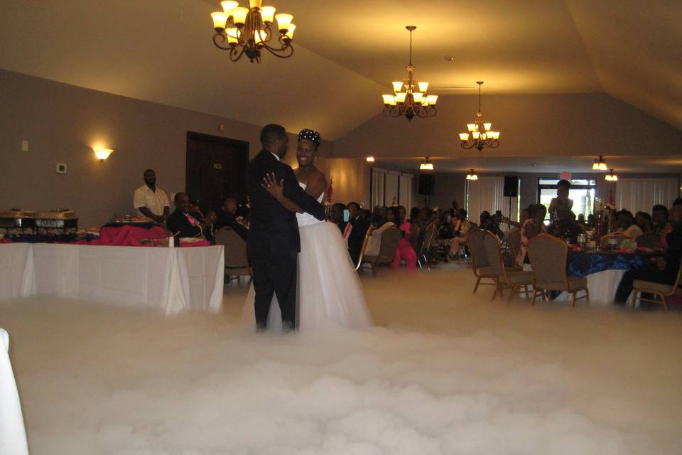 A fabulous first dance with Dry Ice 