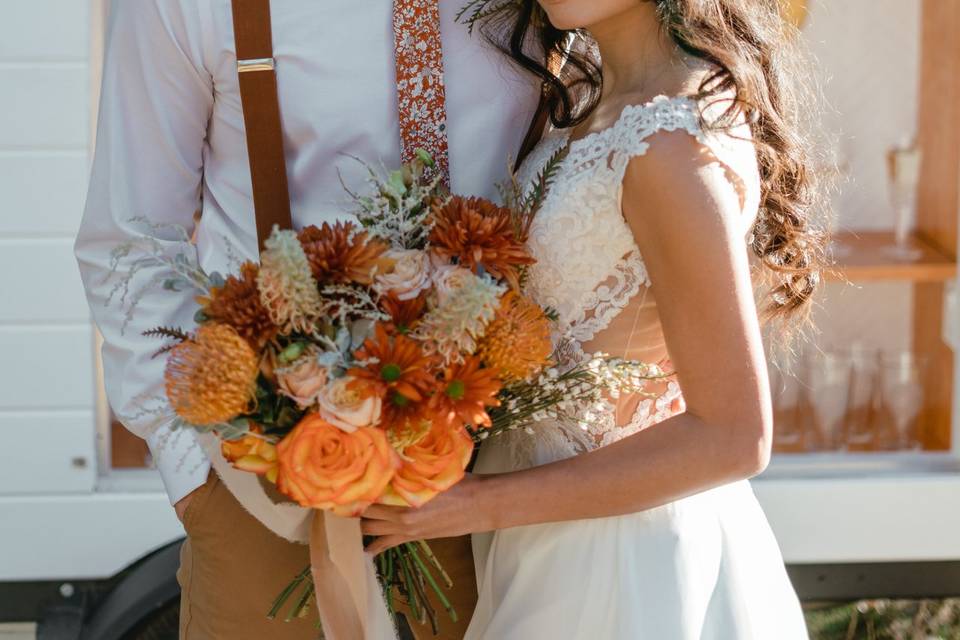 Autumn bouquet and couple