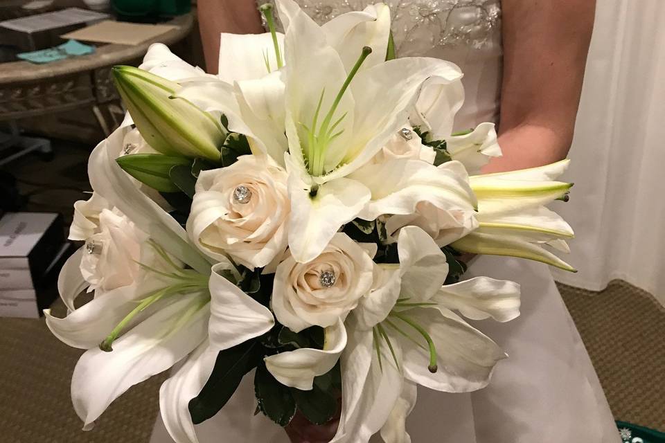 Rose and oriental lily bouquet