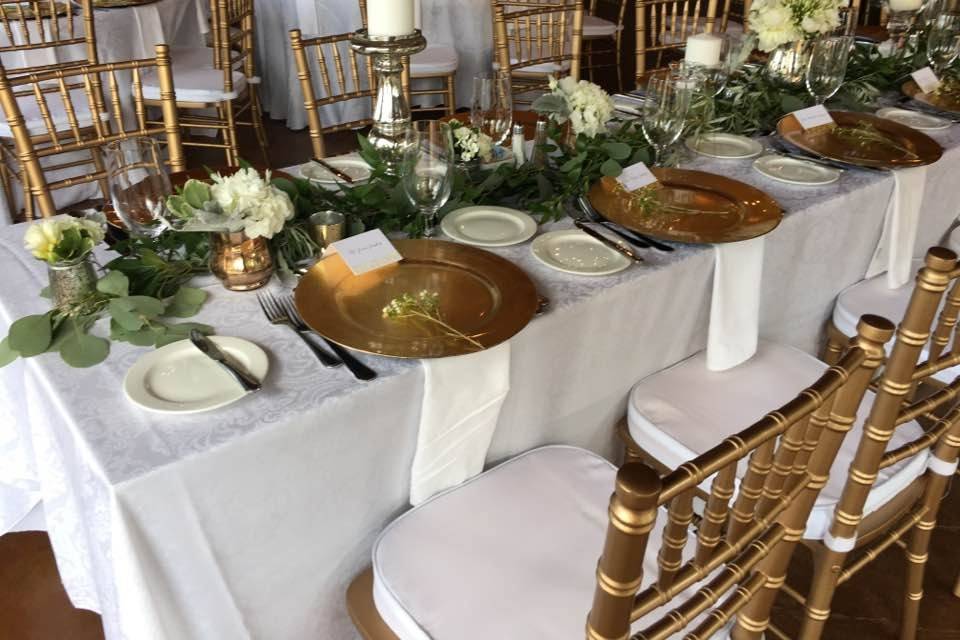 Table setup with decors