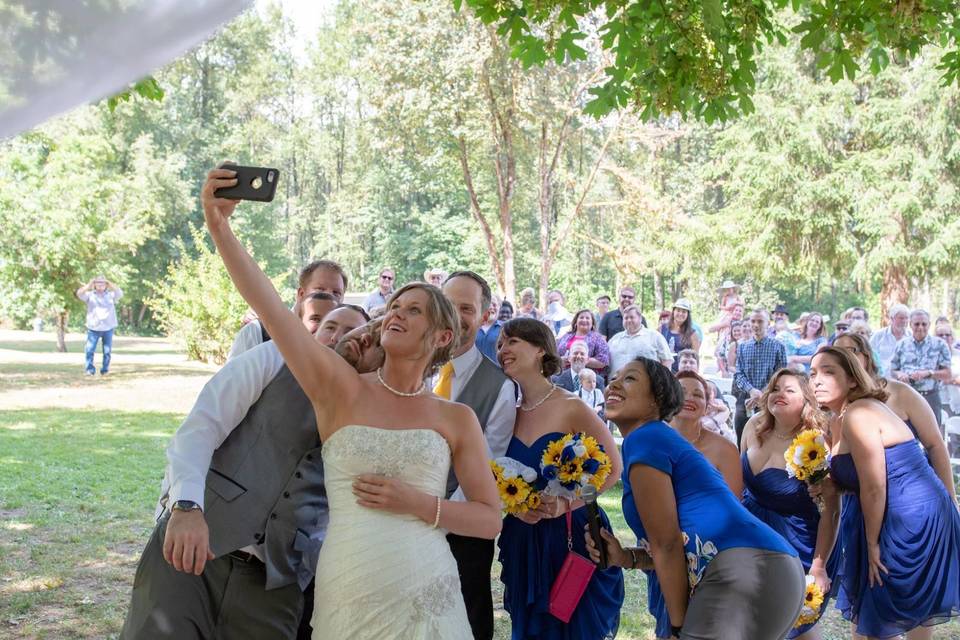 A quick selfie with the bridal party (and ALL the guests)!