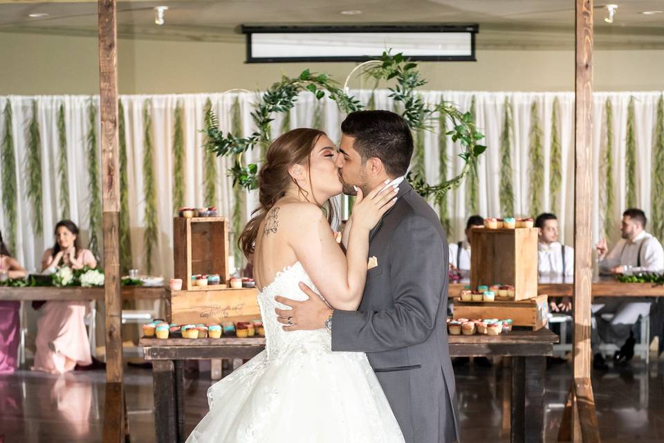 A kiss after the cake cutting
