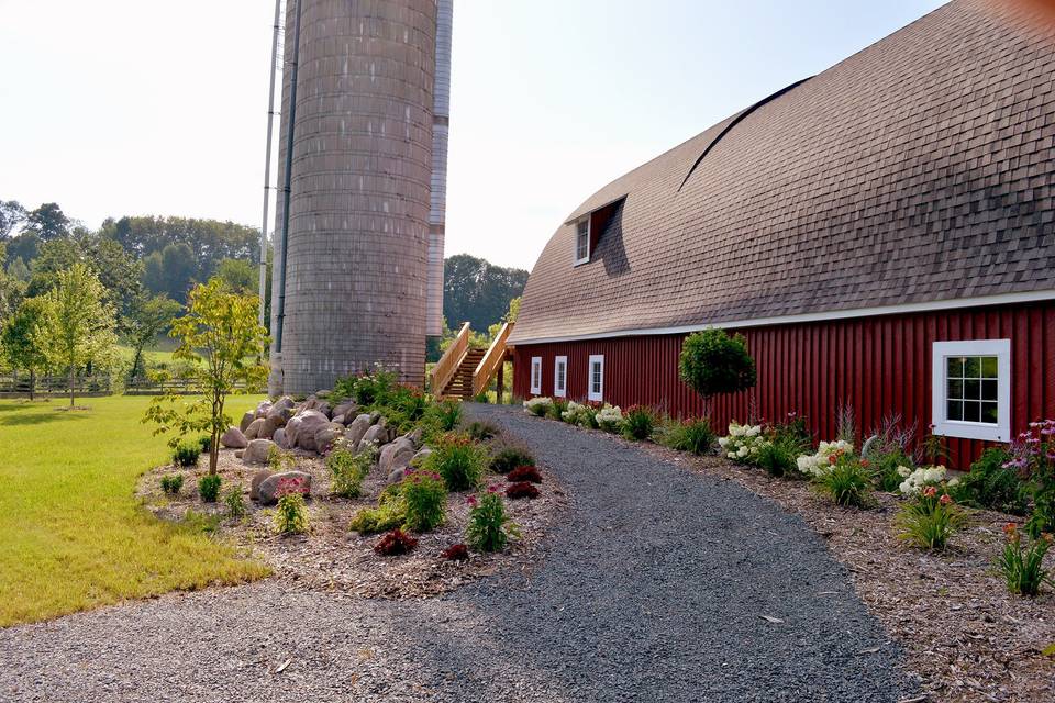 Pathway to deck