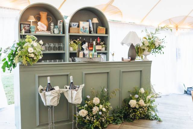 Reception bar