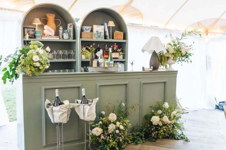 Reception bar
