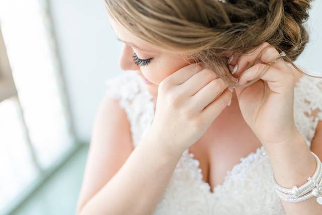 Getting ready for the ceremony - Makayla Beth Photography