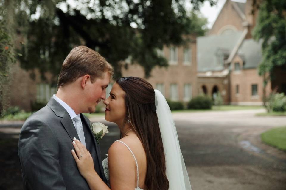 Love in the courtyard