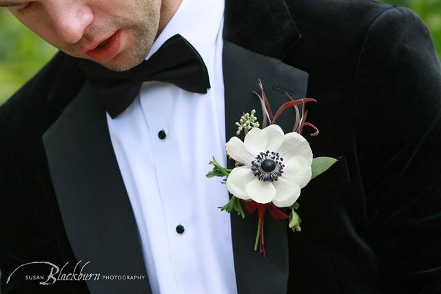 Anemone boutonniere