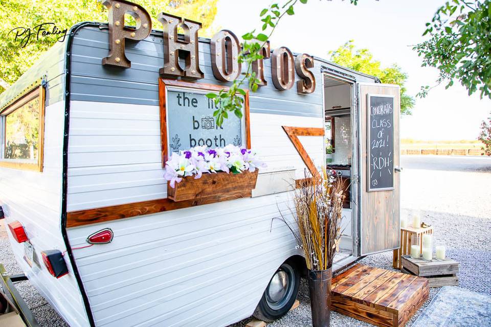 photobooths-4-ways-to-get-photo-booth-clients-like-a-pro-photobooths