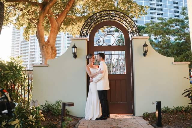 Couple Photo by Gate