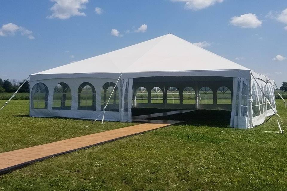 40x40 Frame Tent with Aisle