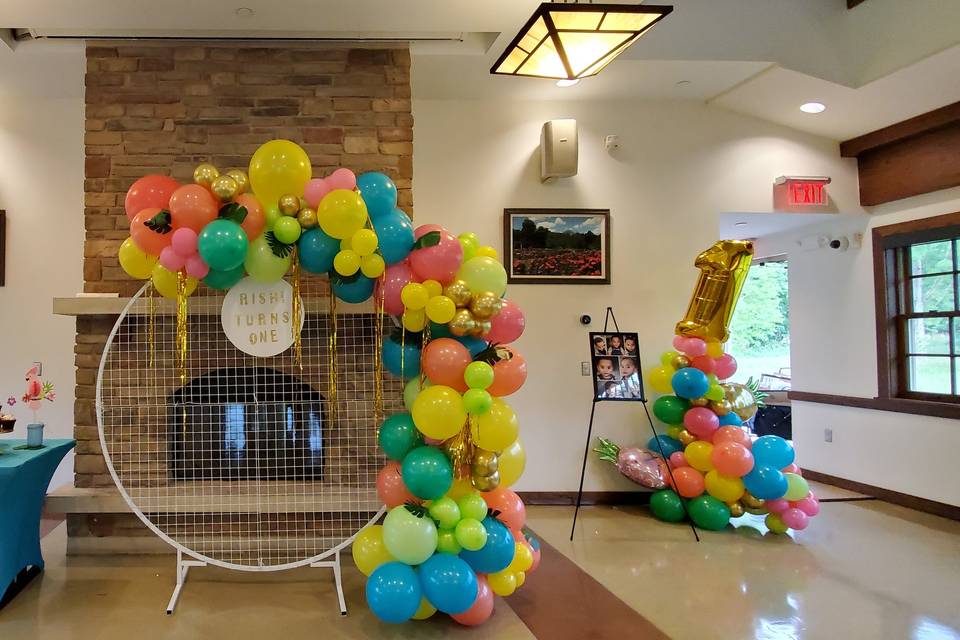 Balloon decor + 5ft round wire