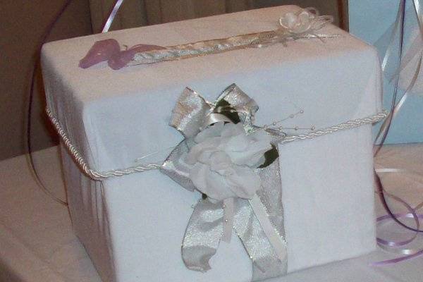Gift boxes and bags designed specially for you