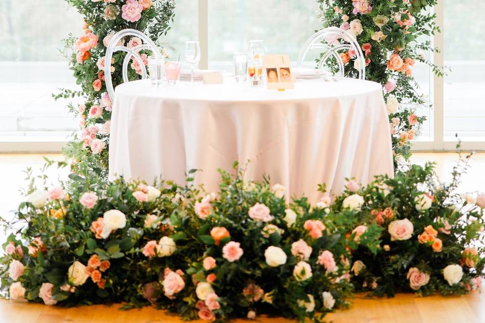 Elegant-tablescape-floral-cent