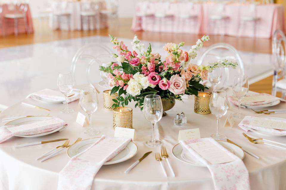 Elegant-tablescape-floral-cent