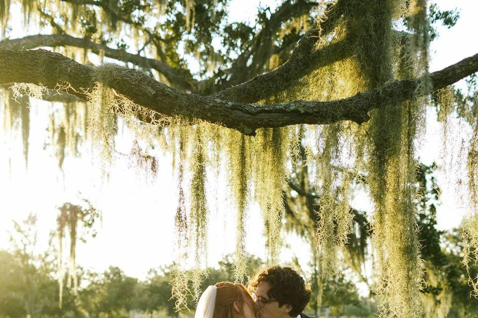 A sunset smooch