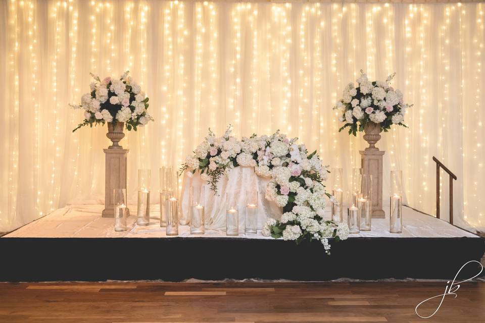 Illuminated Darpe Head Table