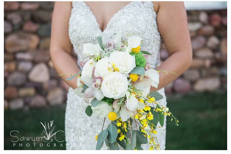 White and yellow flowers