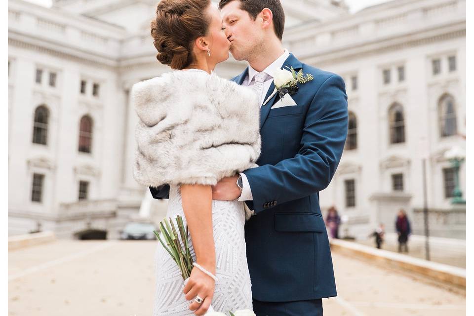 A kiss in front of the capital