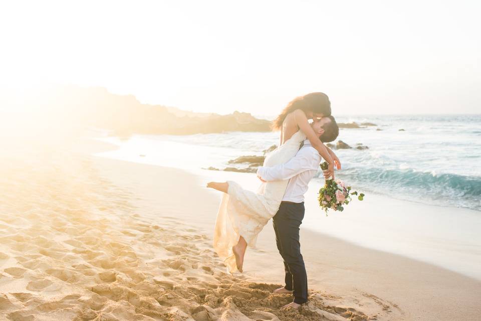 Beautiful Maui elopement photography by Maui wedding photographers Karma Hill Photography.