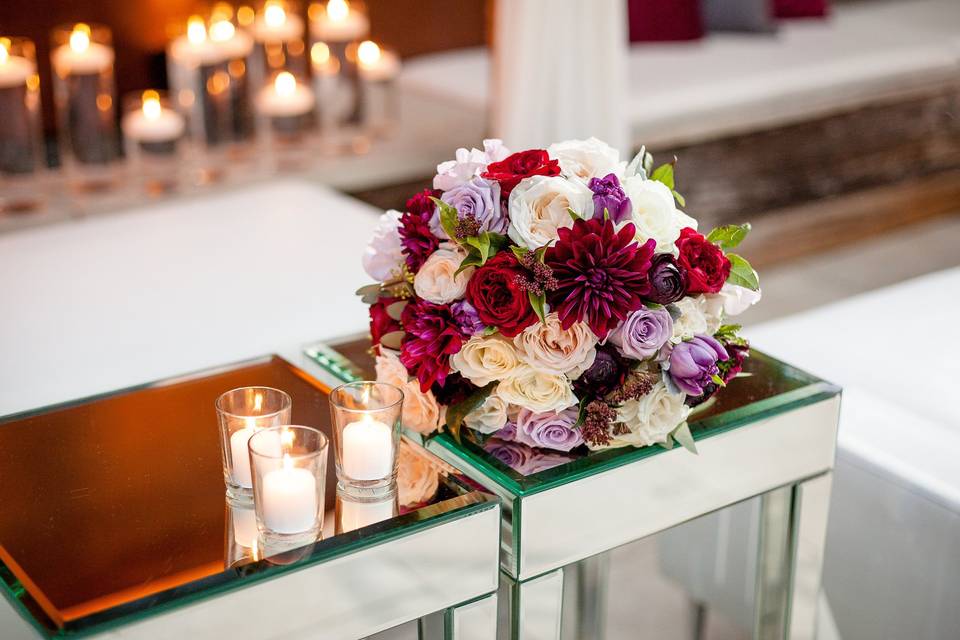 Winter Romance in Laguna BeachPhoto Credit | Nicolette MokuFlorals | The Bloom of Time