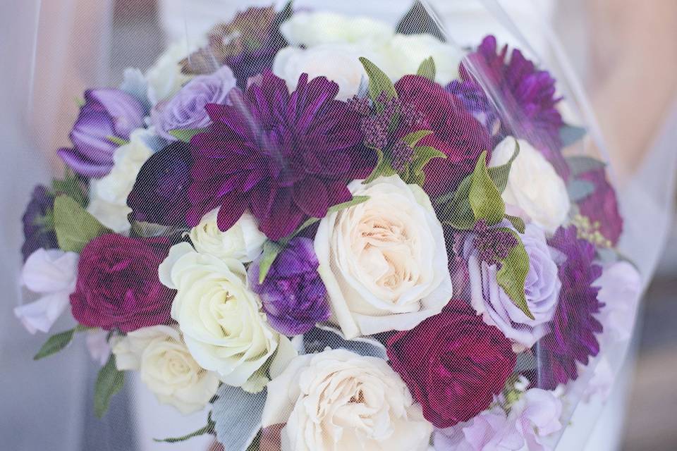 Winter Romance in Laguna BeachPhoto Credit | Nicolette MokuFlorals | Bloom of Time